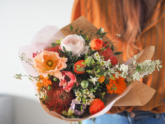 Bouquet Abonnement moyen exemple des Herbes Sauvages fleuriste à Rennes bouquet moyen fleurs fraiches les herbes sauvages fleuriste rennes abonnement subscription papier cadeau